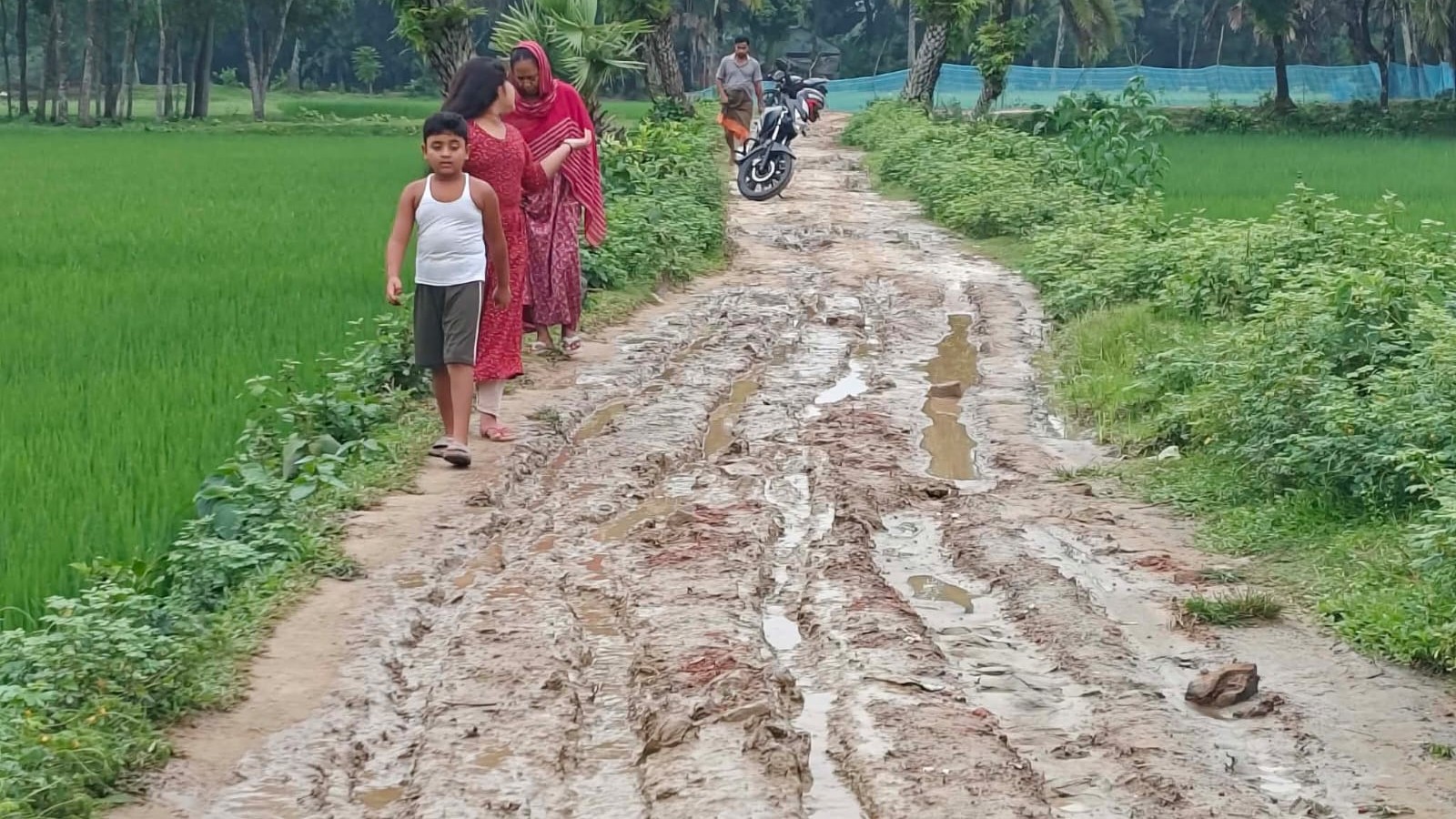 ভালুকায় সড়ক সংস্কারের দাবি, দুর্ভোগে কয়েক হাজার মানুষ
